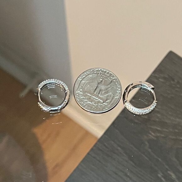 The Brilliance Mini Hoop Earrings in 925 and cubic zirconia - Picture 4 of 11